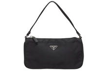 画像をギャラリービューアに読み込む, PRADA プラダ ハンドバッグ アクセサリーポーチ トライアングルロゴ イタリア製 ナイロン ブラック シルバー金具 美品 中古 4b009645