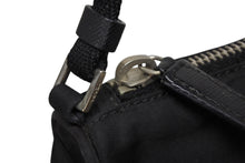 画像をギャラリービューアに読み込む, PRADA プラダ ハンドバッグ アクセサリーポーチ トライアングルロゴ イタリア製 ナイロン ブラック シルバー金具 美品 中古 4b009645