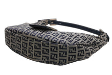 Load image into Gallery viewer, FENDI フェンディ ズッキーノ ワンショルダーバッグ イタリア製 キャンバス レザー グレー ネイビー シルバー金具 美品 中古 4b012450