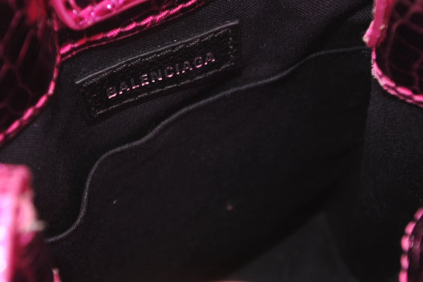 BALENCIAGA バレンシアガ クロコ型押し メタリッククラック加工 ショッピングフォンホルダーバッグ ピンク ブラック 美品 中古 4b011780
