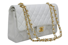 画像をギャラリービューアに読み込む, 極美品 CHANEL シャネル チェーンショルダーバッグ マトラッセ25 ココマーク ラムスキン 5番台 1998年 Wフラップ ホワイト 中古 4b009684