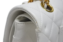 画像をギャラリービューアに読み込む, 極美品 CHANEL シャネル チェーンショルダーバッグ マトラッセ25 ココマーク ラムスキン 5番台 1998年 Wフラップ ホワイト 中古 4b009684