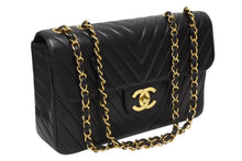 画像をギャラリービューアに読み込む, CHANEL シャネル Vステッチ チェーンショルダーバッグ ラムスキン ココマーク ブラック ゴールド金具 良品 中古 4b009761
