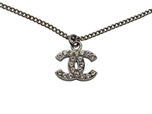 Load image into Gallery viewer, CHANEL シャネル ココマーク ネックレス 重量約5.0g B11V刻印 全長約44cm ラインストーン メタル クリア シルバー 美品 中古 4b009787