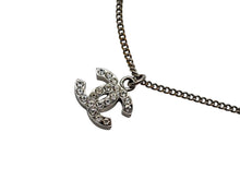Load image into Gallery viewer, CHANEL シャネル ココマーク ネックレス 重量約5.0g B11V刻印 全長約44cm ラインストーン メタル クリア シルバー 美品 中古 4b009787