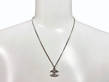 Load image into Gallery viewer, CHANEL シャネル ココマーク ネックレス 重量約5.0g B11V刻印 全長約44cm ラインストーン メタル クリア シルバー 美品 中古 4b009787