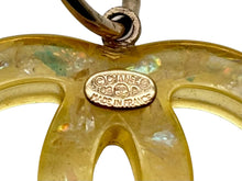 Load image into Gallery viewer, CHANEL シャネル ココマーク ぶら下がりピアス 重量約5.0g 08P刻印 レジン ラメ クリアイエロー 両耳用 美品 中古 4b009788