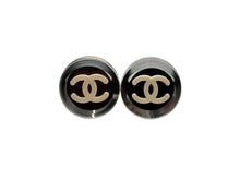 Load image into Gallery viewer, 極美品 CHANEL シャネル ココマーク ラウンドピアス 重量約4.0g 03C刻印 ミラー レジン メタル クリア シルバー 両耳用 中古 4b009792