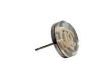 Load image into Gallery viewer, 極美品 CHANEL シャネル ココマーク ラウンドピアス 重量約4.0g 03C刻印 ミラー レジン メタル クリア シルバー 両耳用 中古 4b009792
