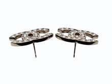 Load image into Gallery viewer, 極美品 CHANEL シャネル ココマーク ピアス 重量約9.0g B23S刻印 ラインストーン クリア ゴールド メタル GP 両耳用 中古 4b009793