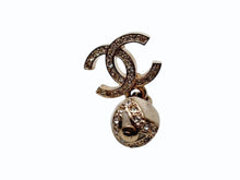 Load image into Gallery viewer, 極美品 CHANEL シャネル ココマーク ぶら下がりピアス 重量約6.0g C23K刻印 ラインストーン メタル レジン GP 両耳用 中古 4b009795