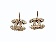 Load image into Gallery viewer, CHANEL シャネル ココマーク ピアス 重量約2.0g A13S刻印 ラインストーン メタル GP ゴールド クリア 両耳用 美品 中古 4b009796