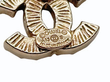 Load image into Gallery viewer, CHANEL シャネル ココマーク ピアス 重量約2.0g A13S刻印 ラインストーン メタル GP ゴールド クリア 両耳用 美品 中古 4b009796
