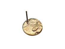 Load image into Gallery viewer, 極美品 CHANEL シャネル ココマーク ラウンドピアス 重量約4g 16P刻印 ラインストーン カラーストーン ゴールド メタル GP 両耳用 中古 4b009797