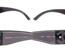 画像をギャラリービューアに読み込む, 極美品 CHANEL シャネル シールド サングラス アイウェア 4136 c.108/87 サイズ125 ココマーク グレー 中古 4b009806