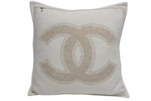 画像をギャラリービューアに読み込む, 極美品 CHANEL シャネル ココマーク デカロゴ クッション ウール カシミヤ ベージュ アイボリー 中古 4b009808