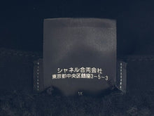 画像をギャラリービューアに読み込む, 新品未使用 CHANEL シャネル パイル キャップ 帽子 2025年 秋冬 ココマーク ウール ゴートレザー ブラック ホワイト 中古 4b009835