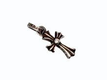 画像をギャラリービューアに読み込む, CHROME HEARTS クロムハーツ CHクロス ベビーファット チャーム ペンダントトップ 重量2.1g シルバー 2004/.925刻印 美品 中古 4b009922