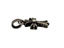 画像をギャラリービューアに読み込む, CHROME HEARTS クロムハーツ CHクロス ベビーファット チャーム ペンダントトップ 重量2.1g シルバー 2004/.925刻印 美品 中古 4b009922