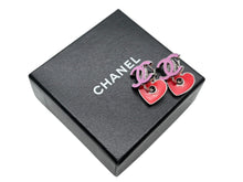 Load image into Gallery viewer, 極美品 CHANEL シャネル ココマーク ハート ぶら下がりピアス 重量約7.0g 04P刻印 メタル シルバー 両耳用 中古 4b009602