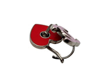 Load image into Gallery viewer, 極美品 CHANEL シャネル ココマーク ハート ぶら下がりピアス 重量約7.0g 04P刻印 メタル シルバー 両耳用 中古 4b009602