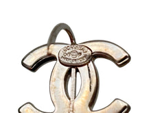 Load image into Gallery viewer, 極美品 CHANEL シャネル ココマーク ハート ぶら下がりピアス 重量約7.0g 04P刻印 メタル シルバー 両耳用 中古 4b009602