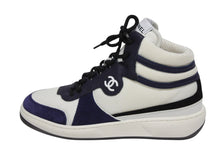 Load image into Gallery viewer, 新品同様 CHANEL シャネル ハイカットスニーカー ココマーク W G38804 ファブリック スエードカーフスキン ラバースキン 中古 4b009949