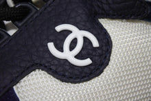 Load image into Gallery viewer, 新品同様 CHANEL シャネル ハイカットスニーカー ココマーク W G38804 ファブリック スエードカーフスキン ラバースキン 中古 4b009949