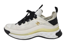 Load image into Gallery viewer, CHANEL シャネル ローカットスニーカー G35617 定価98019円 ミックスファイバー カーフスキン ホワイト ブラック サイズ38 1/2 美品 中古 4b009951