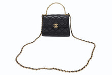Load image into Gallery viewer, 極美品 CHANEL シャネル ミニマトラッセ トップハンドルバッグ ランダム番台 AP2946 ラムスキン ココマーク ブラック ゴールド金具 中古 4b006024