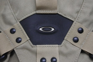 OAKLEY オークリー Icon Backpack 2.0 アイコン バックパック 2.0 テック ナイロン メタルロゴ ベージュ ブラック 美品 中古 4b010000