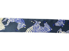 画像をギャラリービューアに読み込む, HERMES エルメス ツイリー レ ゼブル LES ZEBRES ゼブラ柄 リボン バンダナ フランス製 シルク パープル ブルー 美品 中古 4b010022