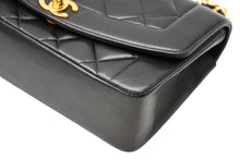 Load image into Gallery viewer, 極美品 CHANEL シャネル ダイアナ 22マトラッセ チェーンショルダーバッグ ラムスキン 2番台 ブラック ゴールド金具 中古 4b010049