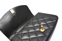 Load image into Gallery viewer, 極美品 CHANEL シャネル ダイアナ 22マトラッセ チェーンショルダーバッグ ラムスキン 2番台 ブラック ゴールド金具 中古 4b010049