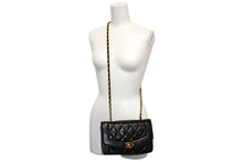Load image into Gallery viewer, 極美品 CHANEL シャネル ダイアナ 22マトラッセ チェーンショルダーバッグ ラムスキン 2番台 ブラック ゴールド金具 中古 4b010049