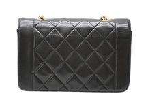 Load image into Gallery viewer, 極美品 CHANEL シャネル ダイアナ 22マトラッセ チェーンショルダーバッグ ラムスキン 2番台 ブラック ゴールド金具 中古 4b010049