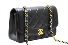 Load image into Gallery viewer, 極美品 CHANEL シャネル ダイアナ 22マトラッセ チェーンショルダーバッグ ラムスキン 2番台 ブラック ゴールド金具 中古 4b010049