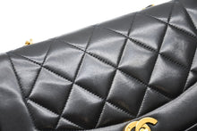 Load image into Gallery viewer, 極美品 CHANEL シャネル ダイアナ 22マトラッセ チェーンショルダーバッグ ラムスキン 2番台 ブラック ゴールド金具 中古 4b010049