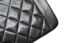 Load image into Gallery viewer, 極美品 CHANEL シャネル ダイアナ 22マトラッセ チェーンショルダーバッグ ラムスキン 2番台 ブラック ゴールド金具 中古 4b010049