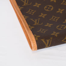 Load image into Gallery viewer, LOUIS VUITTON ルイヴィトン ウスポルト アビ ガーメントカバー M23434 ブラウン レザー モノグラムキャンバス ゴールド金具 良品 4b010088