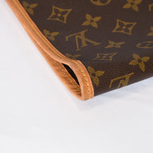 Load image into Gallery viewer, LOUIS VUITTON ルイヴィトン ウスポルト アビ ガーメントカバー M23434 ブラウン レザー モノグラムキャンバス ゴールド金具 良品 4b010088