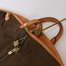 Load image into Gallery viewer, LOUIS VUITTON ルイヴィトン ウスポルト アビ ガーメントカバー M23434 ブラウン レザー モノグラムキャンバス ゴールド金具 良品 4b010088