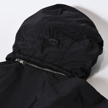 Load image into Gallery viewer, 極美品 PRADA プラダ ジャケット SGB811 S212 1WQ9 サイズ56 トライアイングルロゴ ブラック 2021 ナイロン 中古 4b013479
