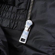 Load image into Gallery viewer, 極美品 PRADA プラダ ジャケット SGB811 S212 1WQ9 サイズ56 トライアイングルロゴ ブラック 2021 ナイロン 中古 4b013479
