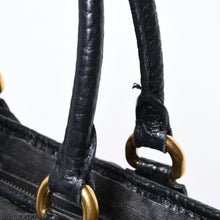 Load image into Gallery viewer, LOUIS VUITTON ルイヴィトン ネオカヴィ GM ハンドバッグ M95352 モノグラムデニム ブラック レザー ゴールド金具 美品 中古 4b013520