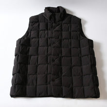 Load image into Gallery viewer, 新品同様品 BOTTEGAVENETA ボッテガヴェネタ イントレチャート パデットベスト 644982 ブラック ナイロン サイズM-L 中古 4b013475