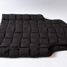Load image into Gallery viewer, 新品同様品 BOTTEGAVENETA ボッテガヴェネタ イントレチャート パデットベスト 644982 ブラック ナイロン サイズM-L 中古 4b013475