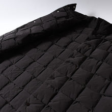 Load image into Gallery viewer, 新品同様品 BOTTEGAVENETA ボッテガヴェネタ イントレチャート パデットベスト 644982 ブラック ナイロン サイズM-L 中古 4b013475