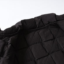 Load image into Gallery viewer, 新品同様品 BOTTEGAVENETA ボッテガヴェネタ イントレチャート パデットベスト 644982 ブラック ナイロン サイズM-L 中古 4b013475