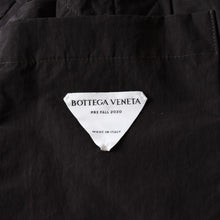 Load image into Gallery viewer, 新品同様品 BOTTEGAVENETA ボッテガヴェネタ イントレチャート パデットベスト 644982 ブラック ナイロン サイズM-L 中古 4b013475